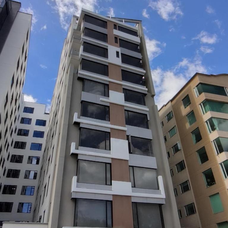 Estudio moderno con vista a la ciudad, terraza y gym A minutos del Metro La Carolina, Quito - One-Bedroom Apartment - 22