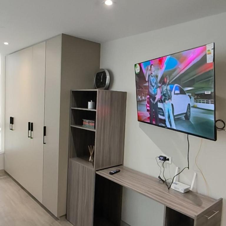 Estudio moderno con vista a la ciudad, terraza y gym A minutos del Metro La Carolina, Quito - One-Bedroom Apartment - 3