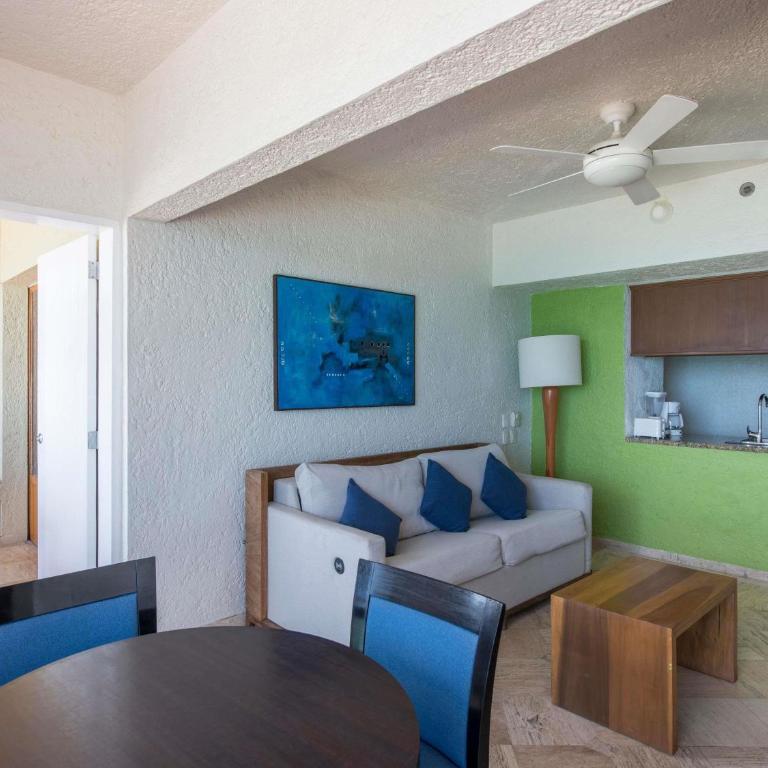 Club Regina Cancun - One-Bedroom King Suite with Jacuzzi, Balcony and Ocean View - 3