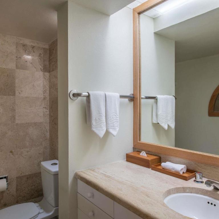Club Regina Cancun - Two-Bedroom Deluxe King Suite with Balcony, Jacuzzi and Lagoon View - 3