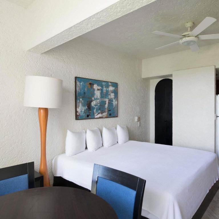 Club Regina Cancun - Two-Bedroom Deluxe King Suite with Balcony, Jacuzzi and Garden View - 3