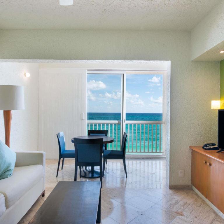 Club Regina Cancun - Two-Bedroom Deluxe King Suite with Jacuzzi, Terrace and Oceanfront View - 4