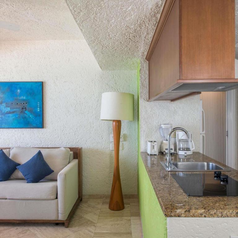 Club Regina Cancun - Two-Bedroom Deluxe King Suite with Balcony, Jacuzzi and Lagoon View - 6