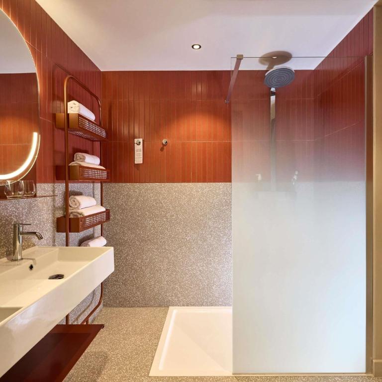 You Hotel Amiens - Handwritten Collection - Deluxe Double Room with One Bunk Bed - 4