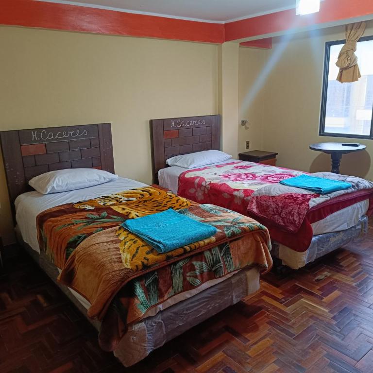 Hostal Cáceres - Twin Room with Private Bathroom - 3