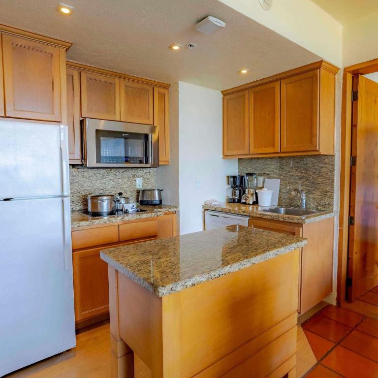 Club Regina Puerto Vallarta - Accessible One-Bedroom King Suite with Jacuzzi, Terrace and Ocean View - Mobility Access - 4