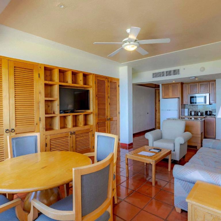 Club Regina Puerto Vallarta - Accessible One-Bedroom King Suite with Jacuzzi, Terrace and Ocean View - Mobility Access - 5