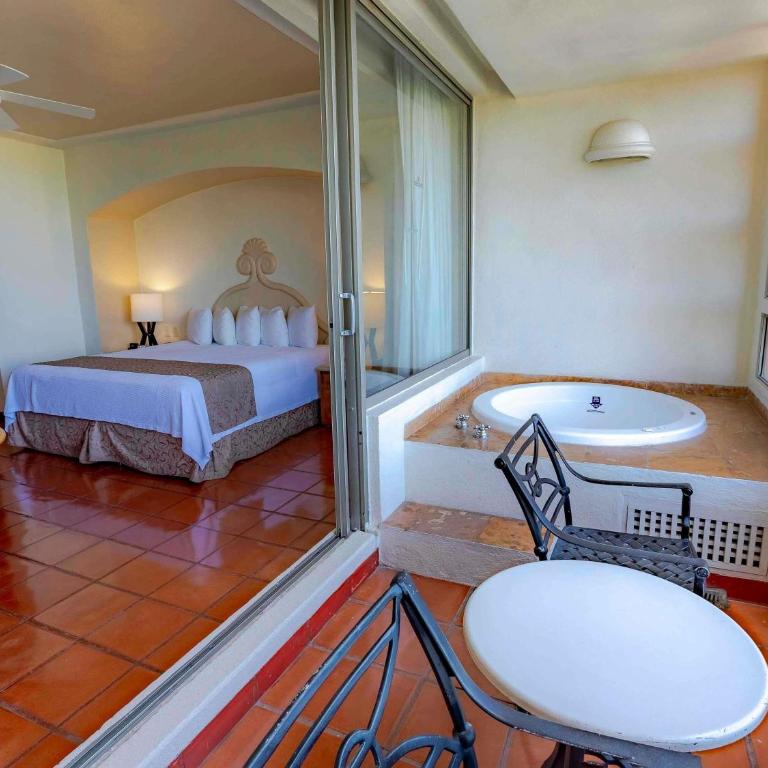 Club Regina Puerto Vallarta - One-Bedroom King Suite with Jacuzzi and Ocean View Balcony - 6