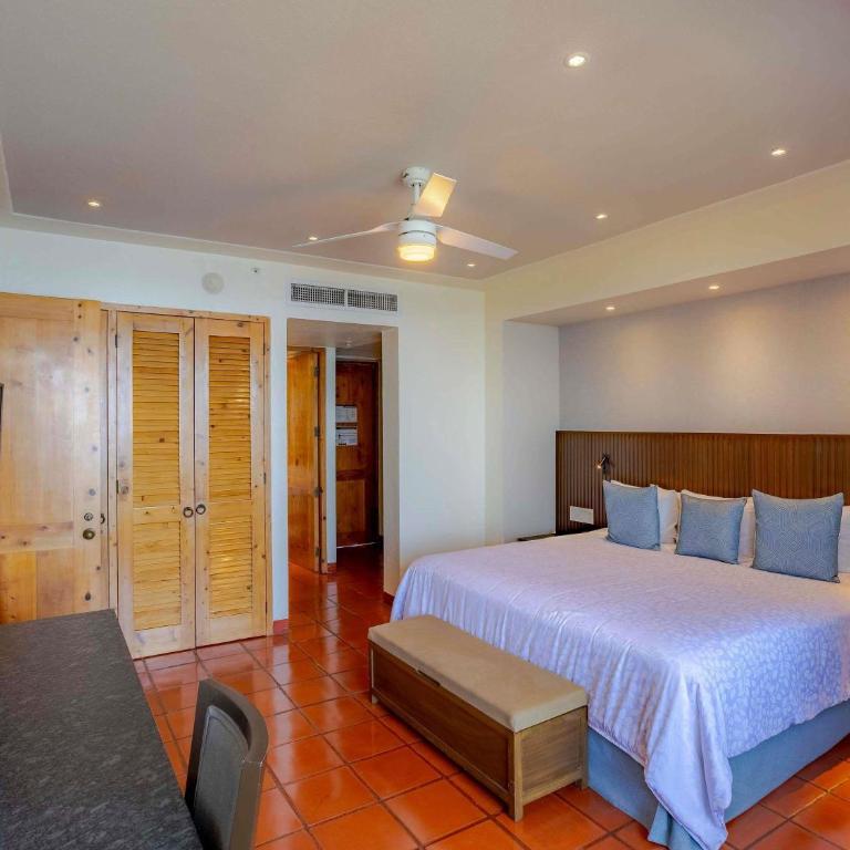 Club Regina Puerto Vallarta - One-Bedroom King Suite with Jacuzzi, Terrace and Oceanfront View - 6