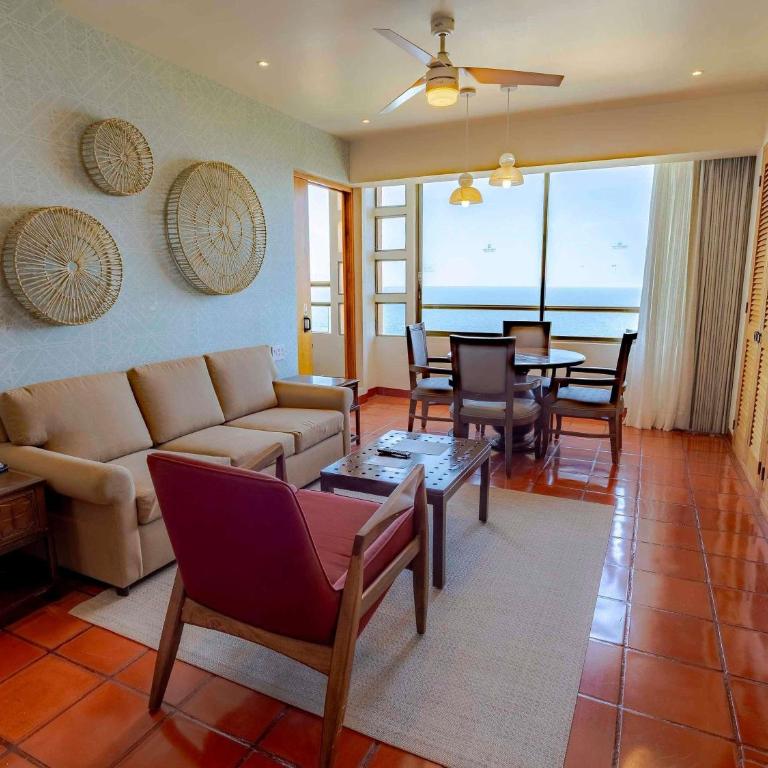 Club Regina Puerto Vallarta - One-Bedroom King Suite with Jacuzzi, Terrace and Oceanfront View - 8
