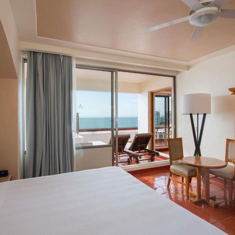 Club Regina Puerto Vallarta - Two-Bedroom Penthouse Deluxe King Suite with Jacuzzi and Ocean View - 9