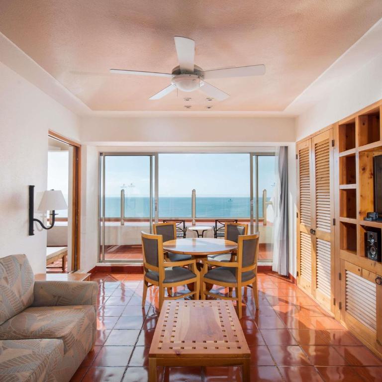 Club Regina Puerto Vallarta - Two-Bedroom Penthouse Deluxe King Suite with Jacuzzi and Ocean View - 10