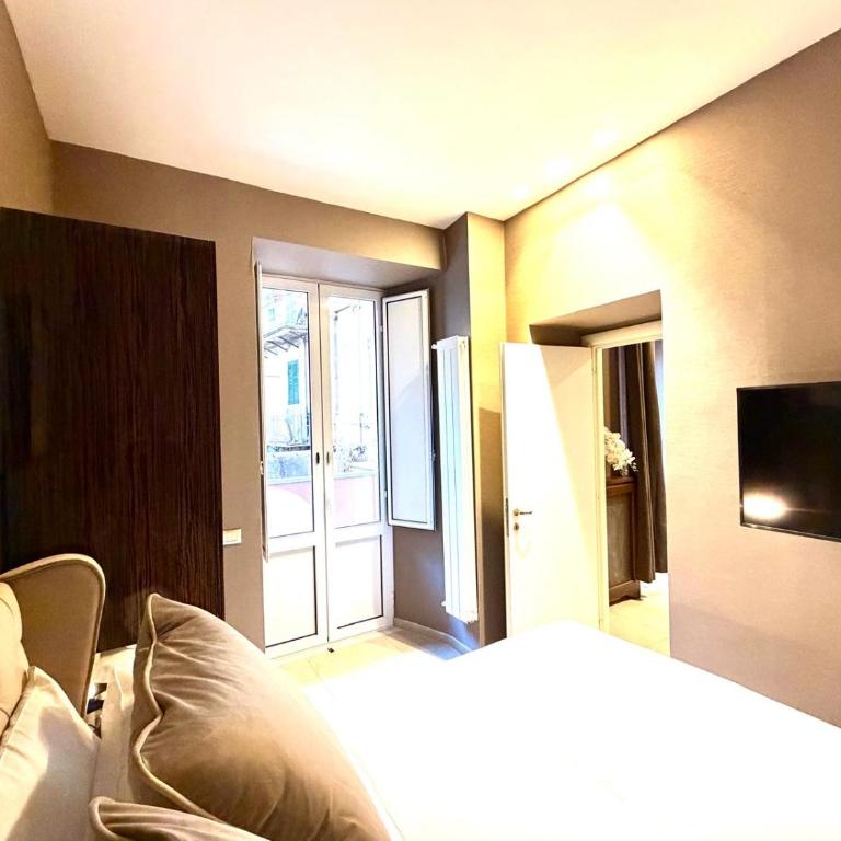 Easydomus Rome - Deluxe Three-Bedroom Apartment - Address: Via Angelo Brunetti 47 - 6