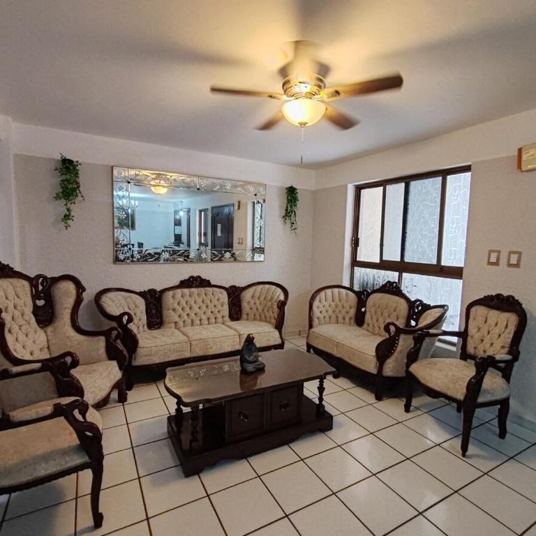 Isabella Residence Close to downtown Comfort - Four-Bedroom House - 1