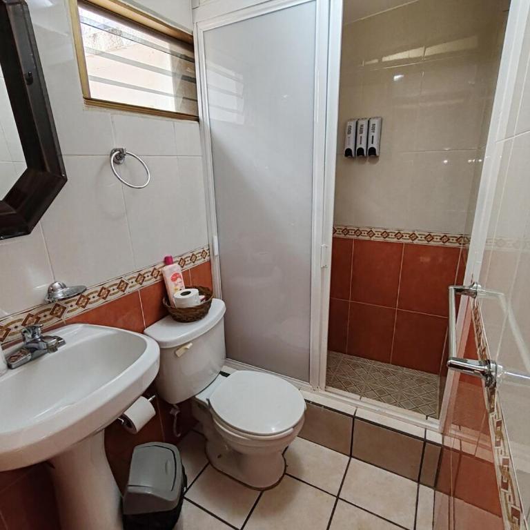 Isabella Residence Close to downtown Comfort - Four-Bedroom House - 17