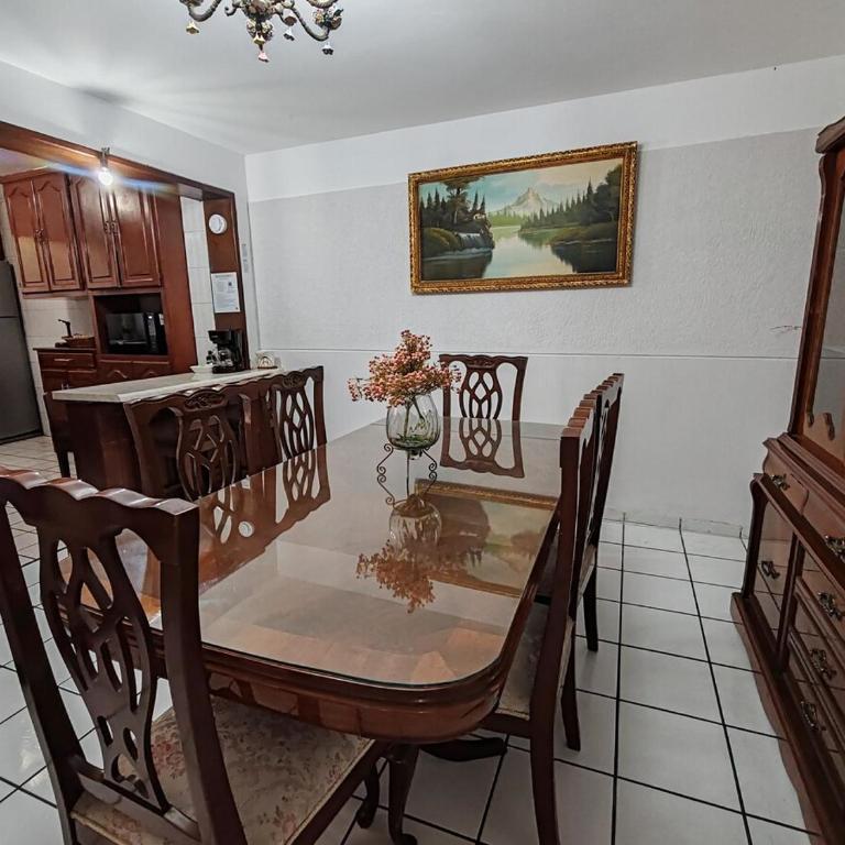 Isabella Residence Close to downtown Comfort - Four-Bedroom House - 9