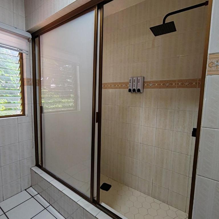 Isabella Residence Close to downtown Comfort - Four-Bedroom House - 13