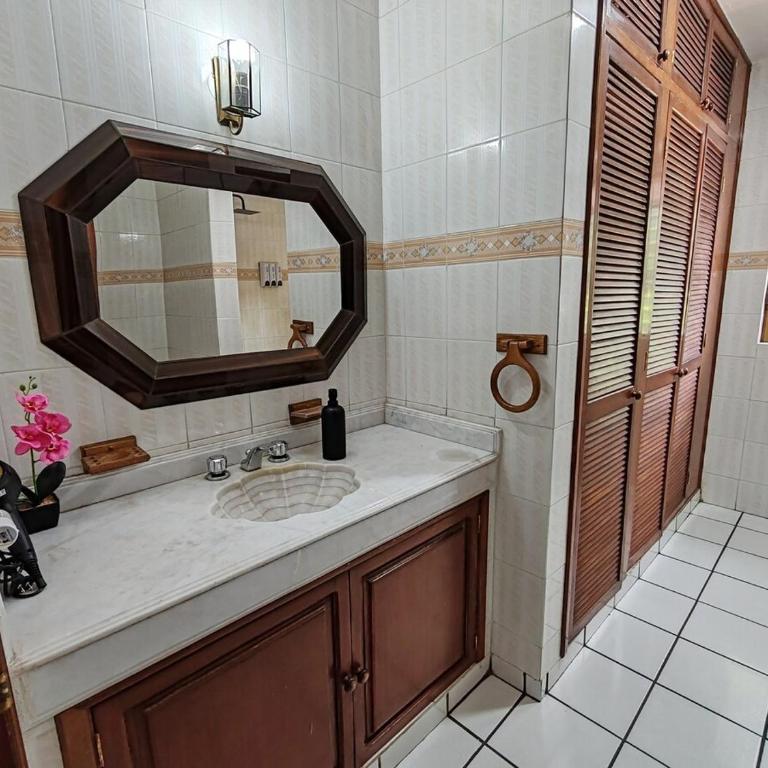 Isabella Residence Close to downtown Comfort - Four-Bedroom House - 12