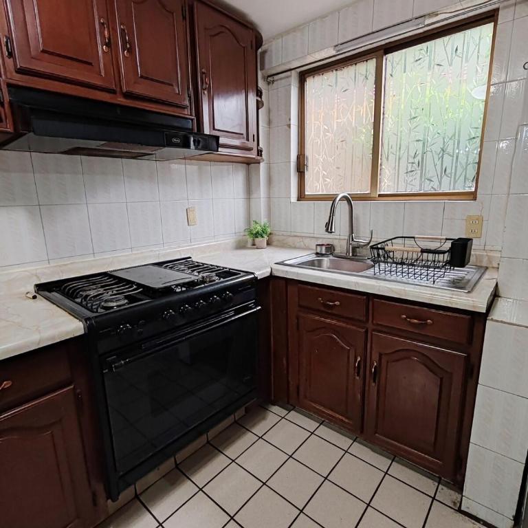 Isabella Residence Close to downtown Comfort - Four-Bedroom House - 6