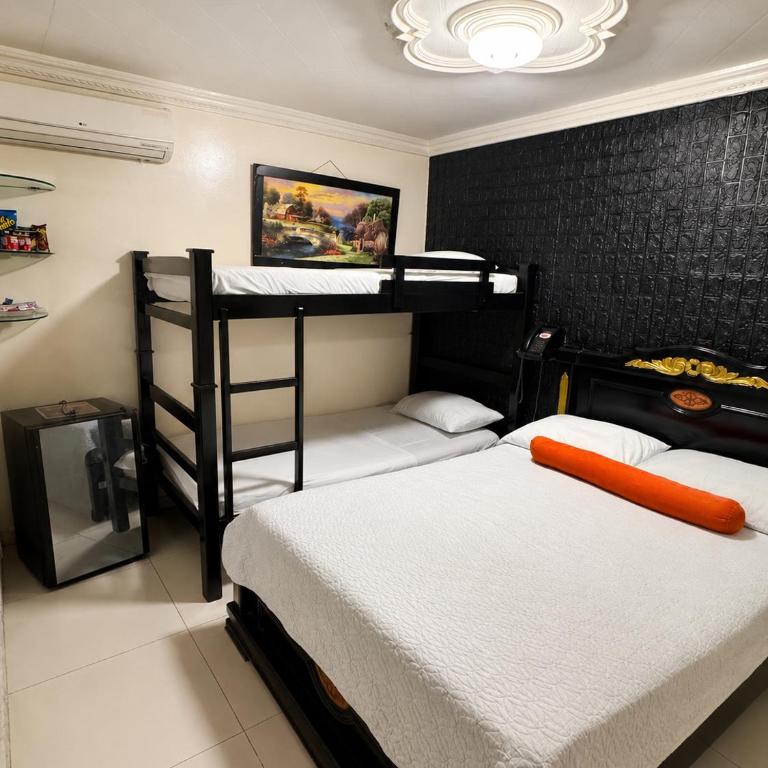 Hotel California - Quadruple Room - 1