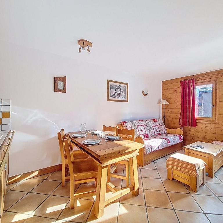 Spacieux 3P avec Balcon et Piscine proche des Pistes - FR-1-344-1253 - Appartement - 1