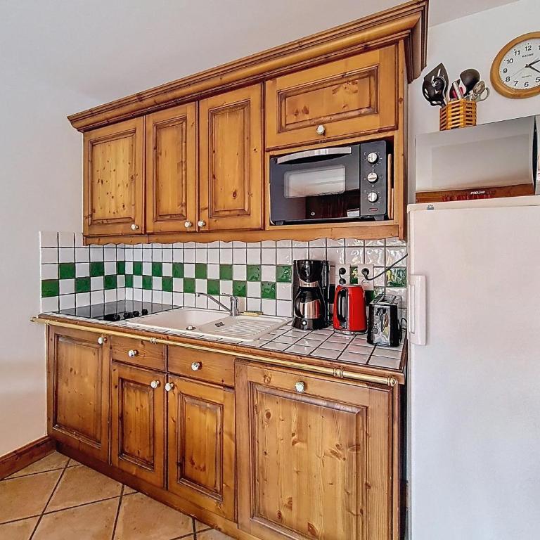 Appartement spacieux 3 pièces proche des pistes avec terrasse, piscine et parking - FR-1-344-1249 - Appartement - 5