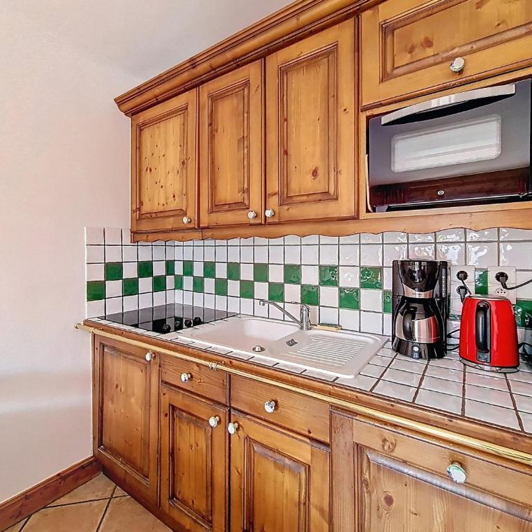 Appartement spacieux 3 pièces proche des pistes avec terrasse, piscine et parking - FR-1-344-1249 - Appartement - 6