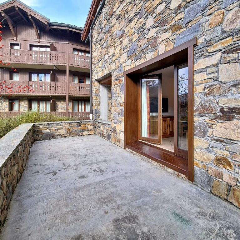 Appartement spacieux 3 pièces proche des pistes avec terrasse, piscine et parking - FR-1-344-1249 - Appartement - 15