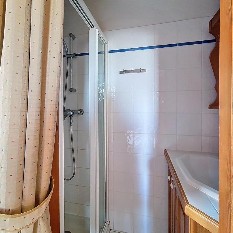 Appartement spacieux aux Menuires, balcon, au pied des pistes, parking inclus - FR-1-344-1248 - Appartement - 9