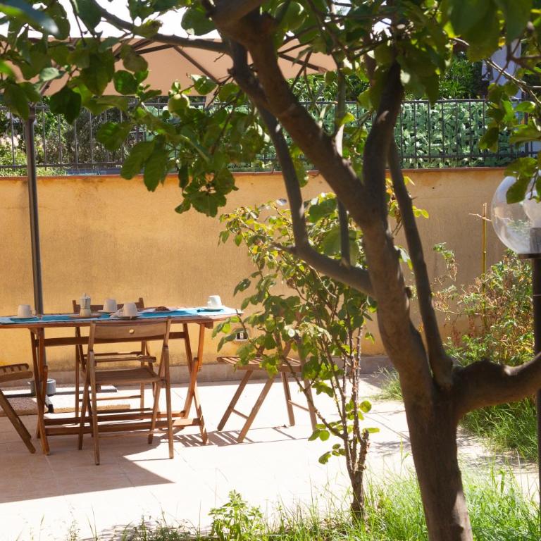 LOBEA BEACH HOUSE - enjoy a beach lifestyle! - Three-Bedroom House - 1