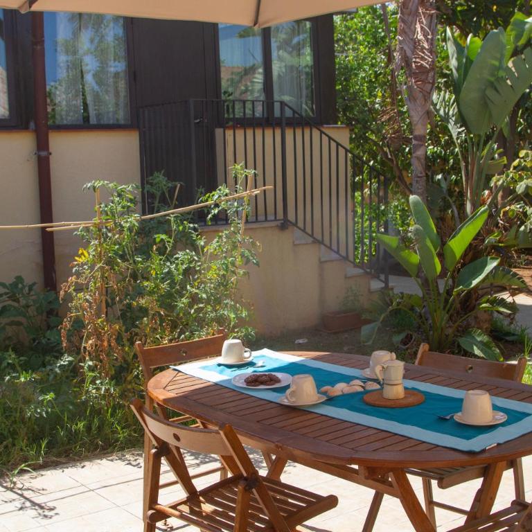 LOBEA BEACH HOUSE - enjoy a beach lifestyle! - Three-Bedroom House - 14