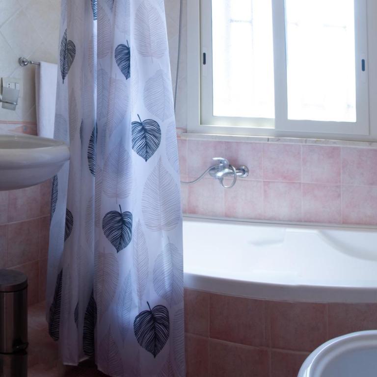 LOBEA BEACH HOUSE - enjoy a beach lifestyle! - Three-Bedroom House - 20
