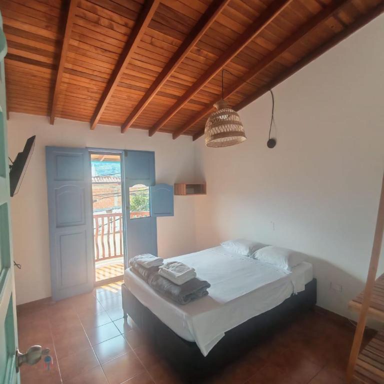 Charming Guest Room Retreat in Jardn, Colombia - Habitación Familiar - 1