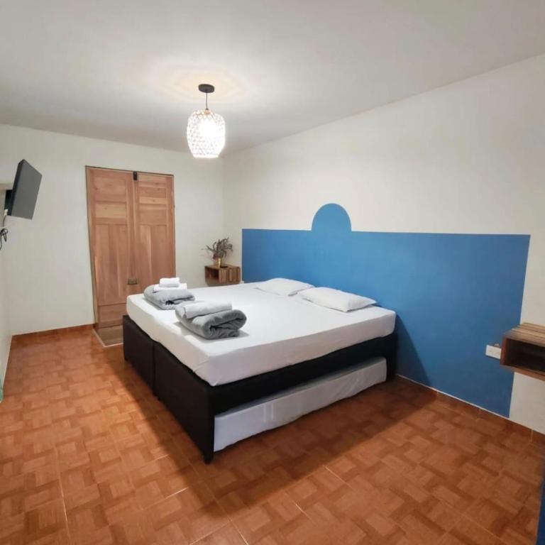 Charming Guest Room Retreat in Jardn, Colombia - Habitación Familiar - 7