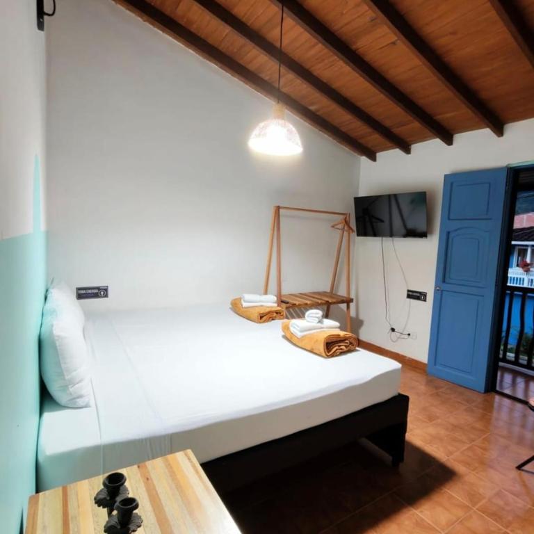 Charming Guest Room Retreat in Jardn, Colombia - Habitación Familiar - 5
