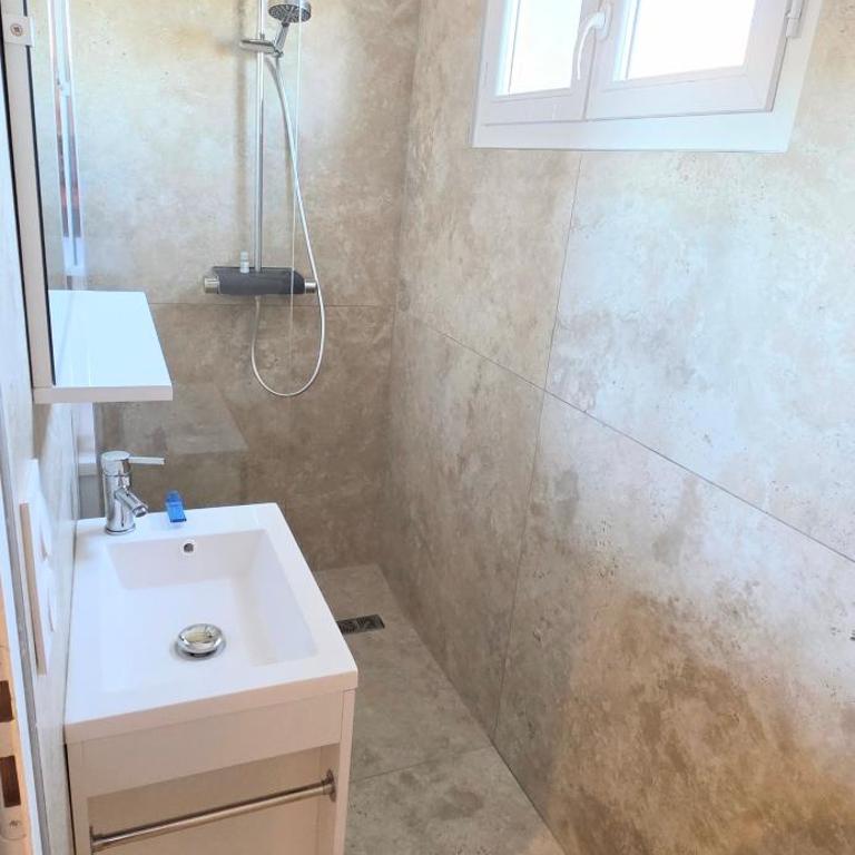 LE BARCARES - logement "Embrun" climatisé 2 chambres avec terrasse - plage, village de Noëlet commerces à pied - parking - 4 personnes - chien accepté - Apartamento de 2 dormitorios - 10