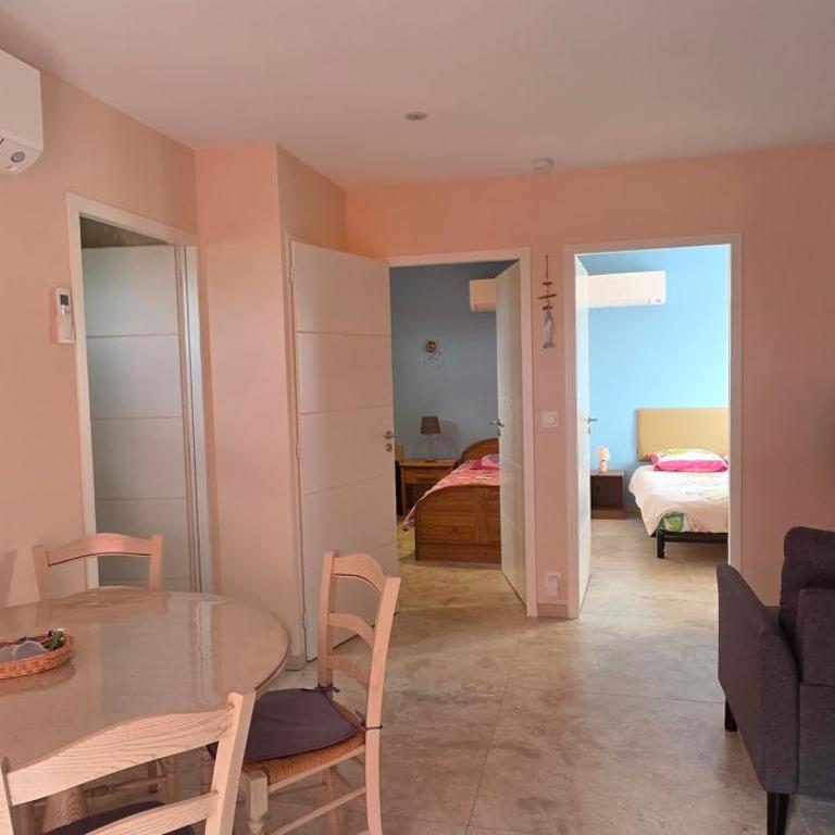 LE BARCARES - logement "Embrun" climatisé 2 chambres avec terrasse - plage, village de Noëlet commerces à pied - parking - 4 personnes - chien accepté - Apartamento de 2 dormitorios - 9