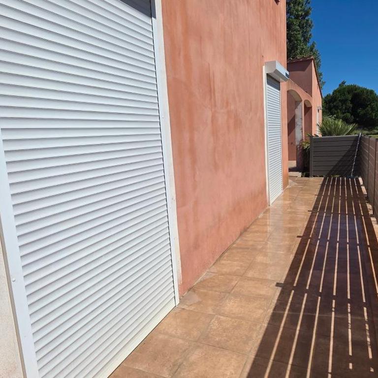 LE BARCARES - logement "Ecume" 3 étoiles, clim, wifi, parking, terrasse, plage et village de Noël à pied - 4 personnes - Apartamento de 2 dormitorios - 33