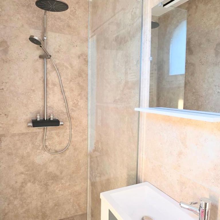 LE BARCARES - logement "Ecume" 3 étoiles, clim, wifi, parking, terrasse, plage et village de Noël à pied - 4 personnes - Apartamento de 2 dormitorios - 11