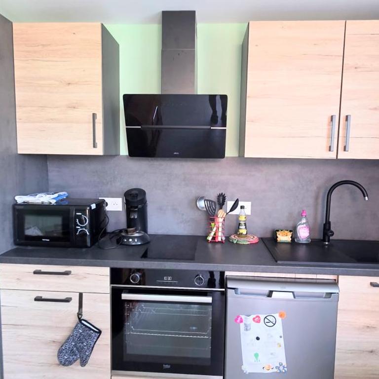 LE BARCARES - 2 logements climatisés 8 personnes "Embrun" et "Aiguamar", terrasse, plage, village de Noël et commerces à pied - Apartamento de 5 dormitorios - 25