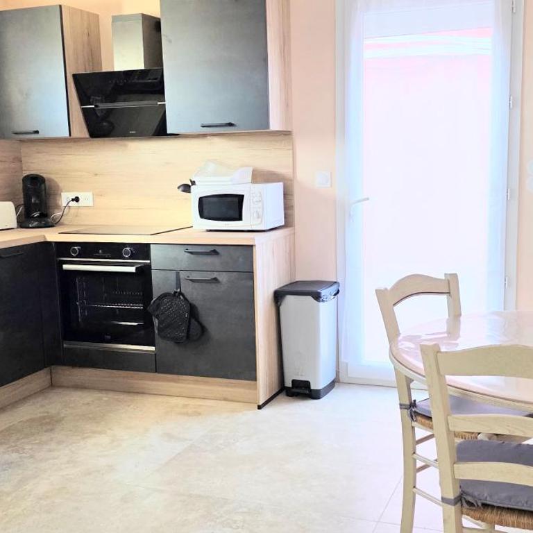LE BARCARES - 2 logements climatisés 8 personnes "Embrun" et "Aiguamar", terrasse, plage, village de Noël et commerces à pied - Apartamento de 5 dormitorios - 22