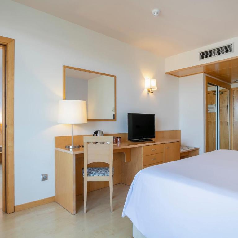 SOL by Meliá Port Cambrils - Habitación Familiar Comunicada con vistas a la piscina - 6