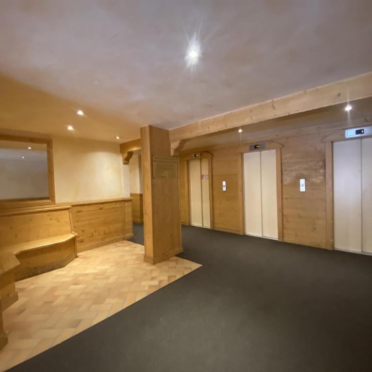 Résidence Roche Blanche - VAL THORENS location: studio pour 2 personnes dans le centre (résidence roche blanche) MAE-9114 - Monolocale - 8