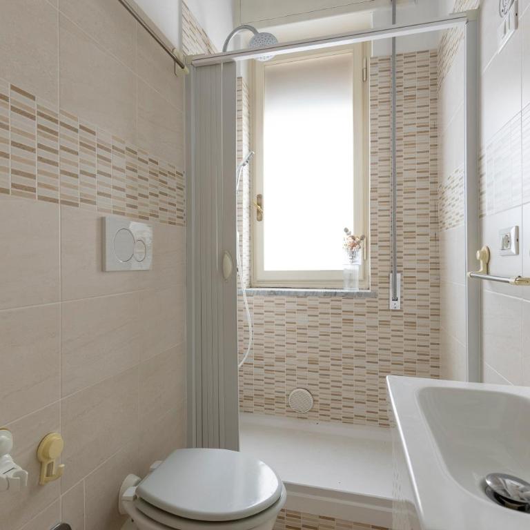 Lucca Arancio - Camera Matrimoniale con Bagno Privato Esterno - 2
