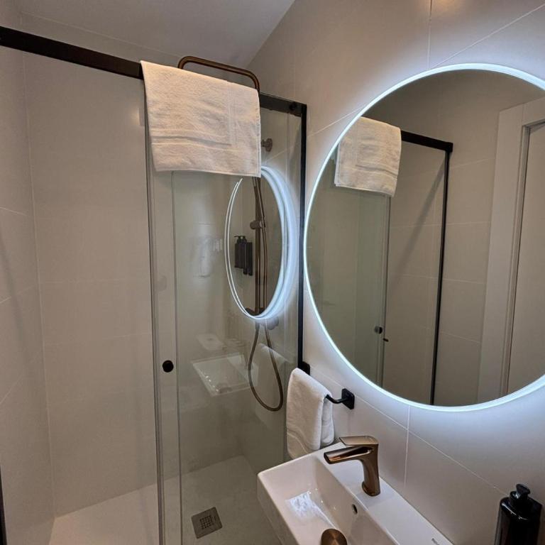 Alistana Boutique Gran Vía - Habitación Doble Deluxe con vistas a la ciudad - 1 o 2 camas - 3