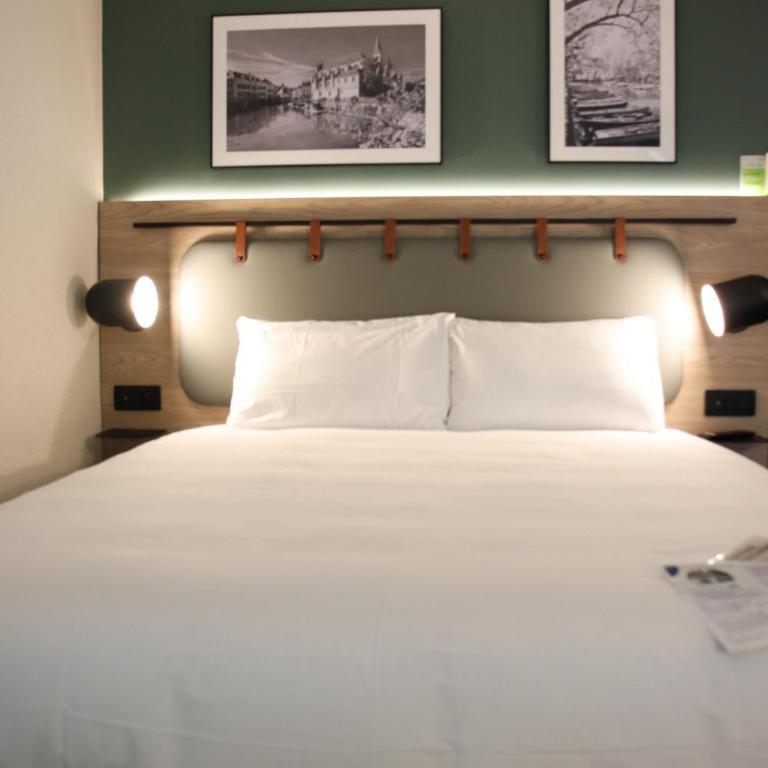 Campanile Annecy - Cran Gevrier - Chambre Double Supérieure avec 1 Lit Double et 1 Lit Junior - 4
