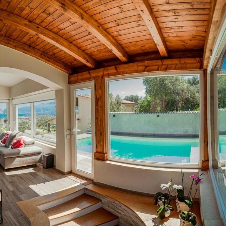 Sunlit gulffront villa with pool - Ferienhaus - 1