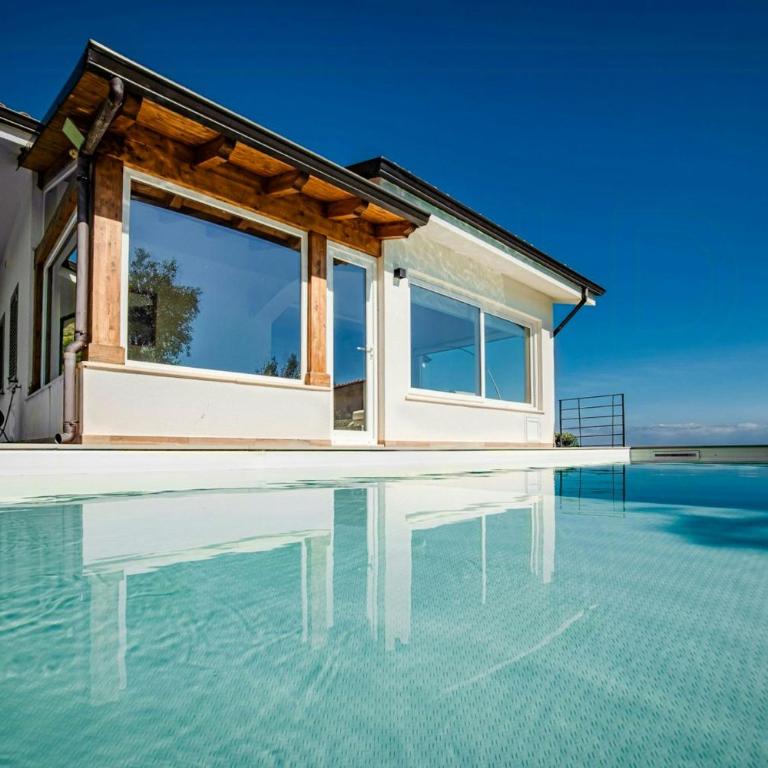 Sunlit gulffront villa with pool - Ferienhaus - 24