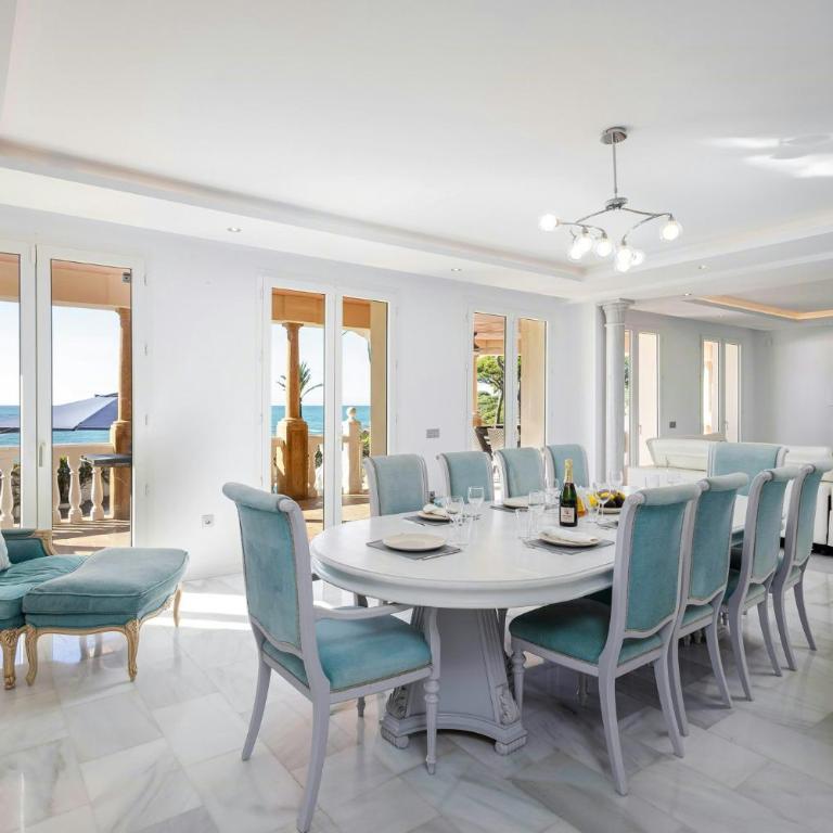 Frontline beachside villa with a private pool - Maison de Vacances - 9