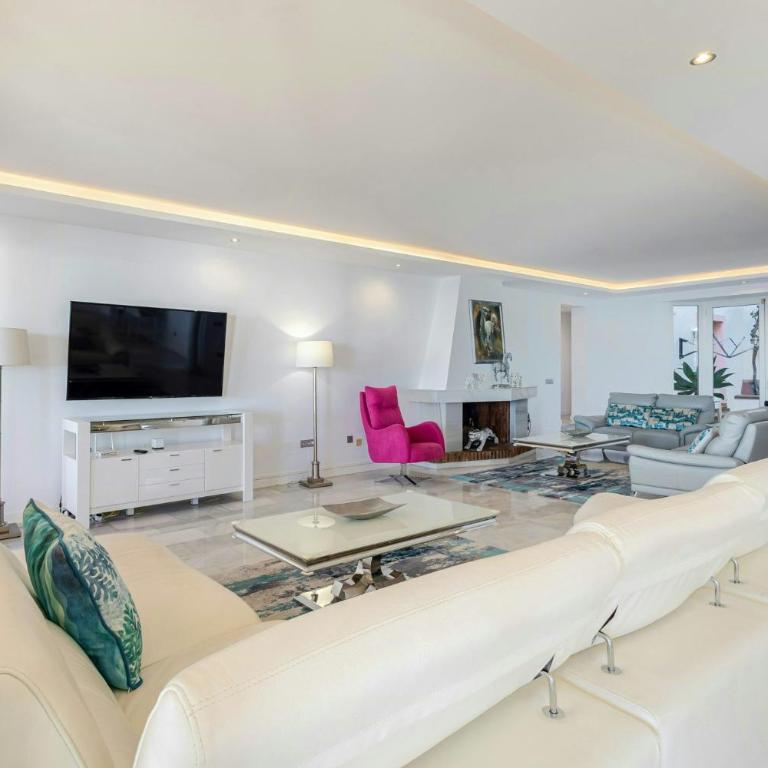 Frontline beachside villa with a private pool - Maison de Vacances - 8